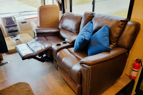 Conor's Winnebago Vista Class A
