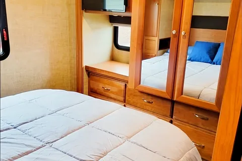 Conor's Winnebago Vista Class A