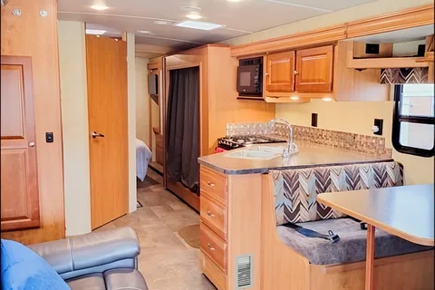 Conor's Winnebago Vista Class A
