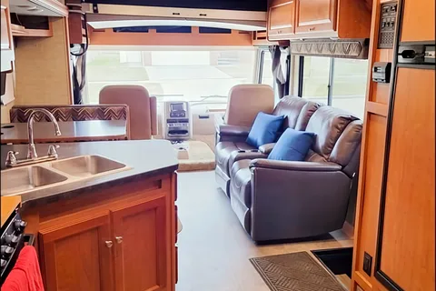 Conor's Winnebago Vista Class A