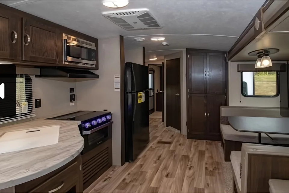 Schwab Springdale 38BH Travel Trailer