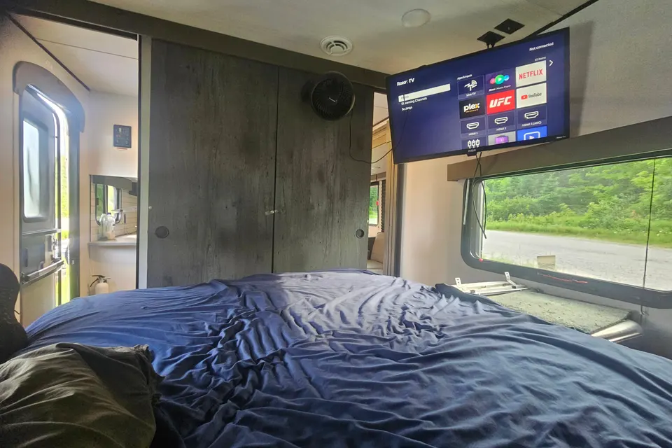 Jp's  Luxurious 27ft Keystone HIDEOUT 272BH Travel Trailer