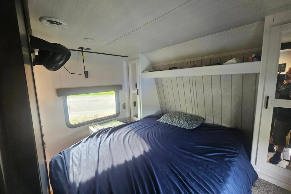 Jp's  Luxurious 27ft Keystone HIDEOUT 272BH Travel Trailer