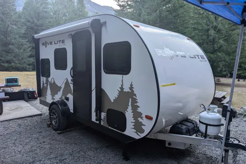 Tiny adventure House on Wheel sleeps 4