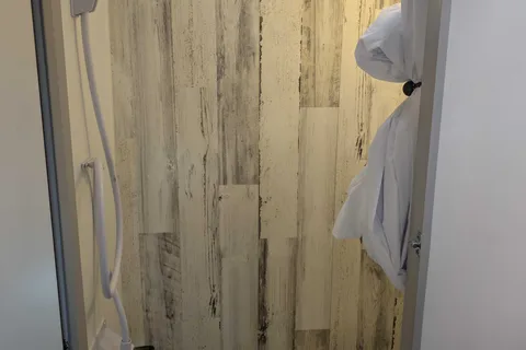Tiny adventure House on Wheel sleeps 4