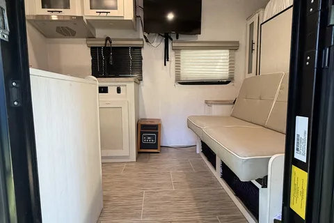Sleep Well with No Boundaries Travel Trailer + Starlink + Generator + Kayak
