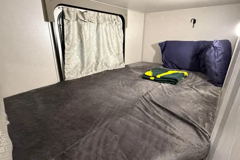 Sleep Well with No Boundaries Travel Trailer + Starlink + Generator + Kayak
