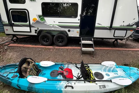 Sleep Well with No Boundaries Travel Trailer + Starlink + Generator + Kayak