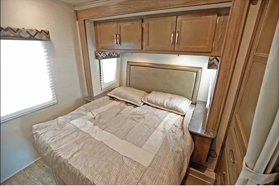 ENJOY with Jayco Redhawk Classe C