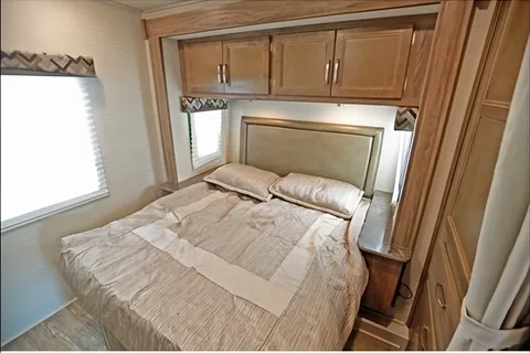 ENJOY with Jayco Redhawk Classe C