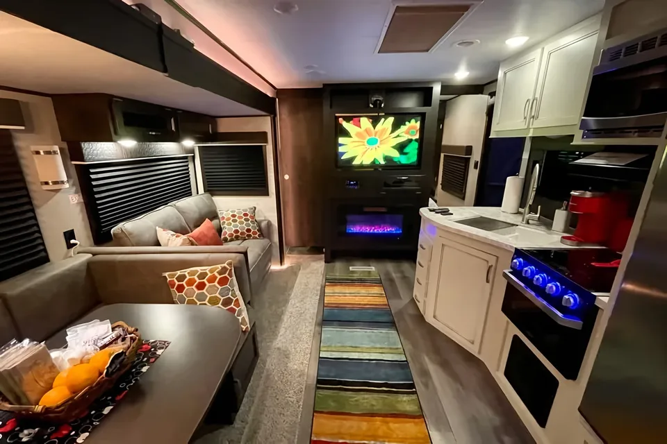 AMAZING + FUN 2BR *Jayco* (Delivery Available)