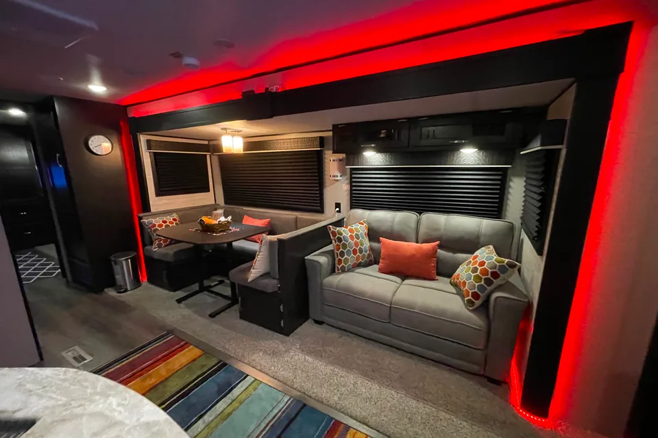 AMAZING + FUN 2BR *Jayco* (Delivery Available)
