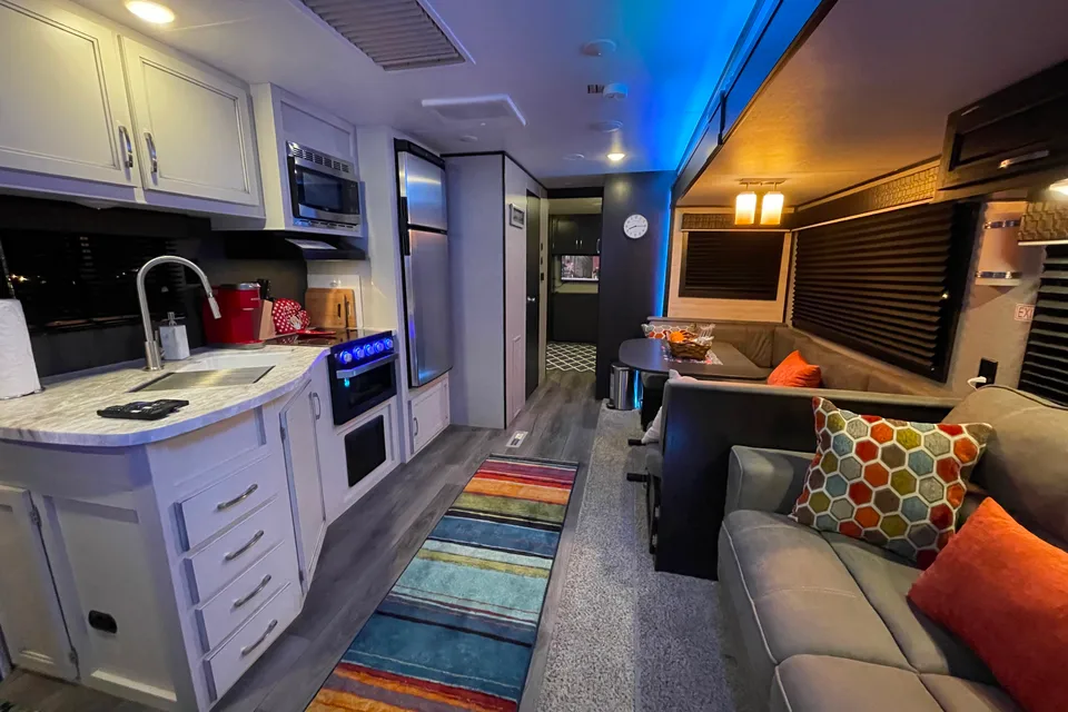 AMAZING + FUN 2BR *Jayco* (Delivery Available)