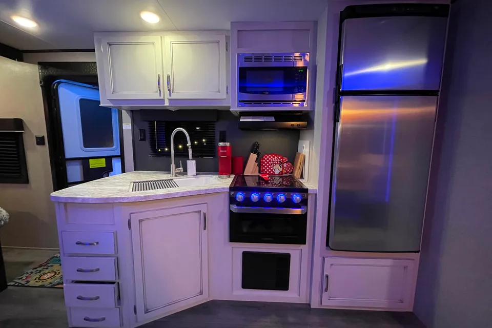 AMAZING + FUN 2BR *Jayco* (Delivery Available)