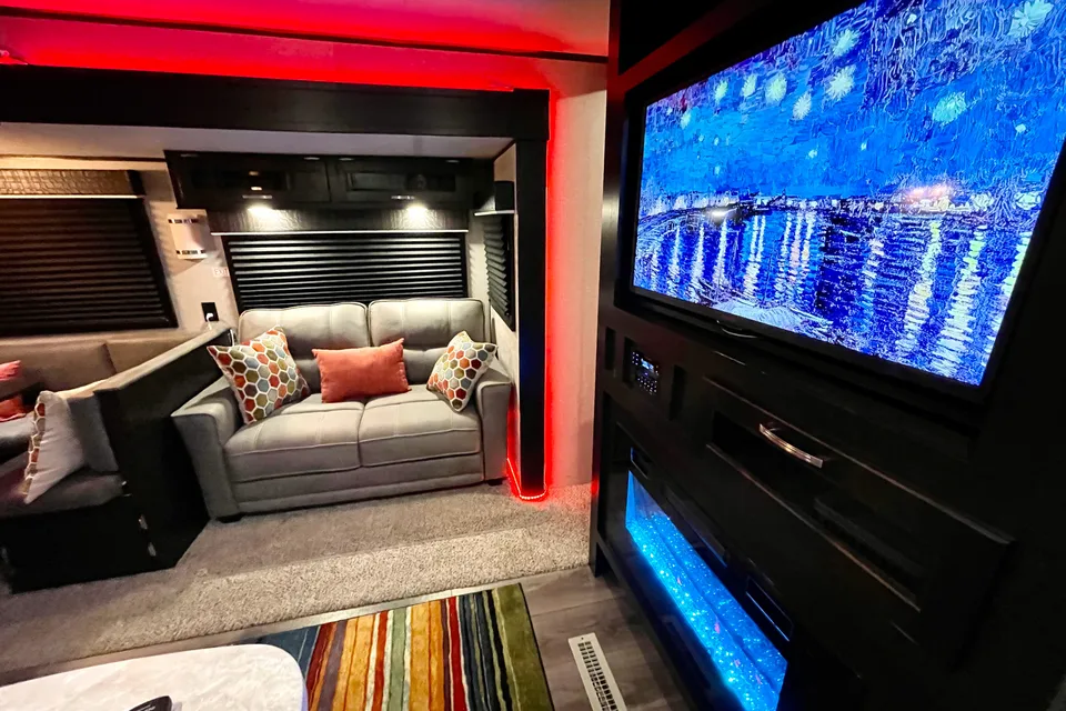 AMAZING + FUN 2BR *Jayco* (Delivery Available)