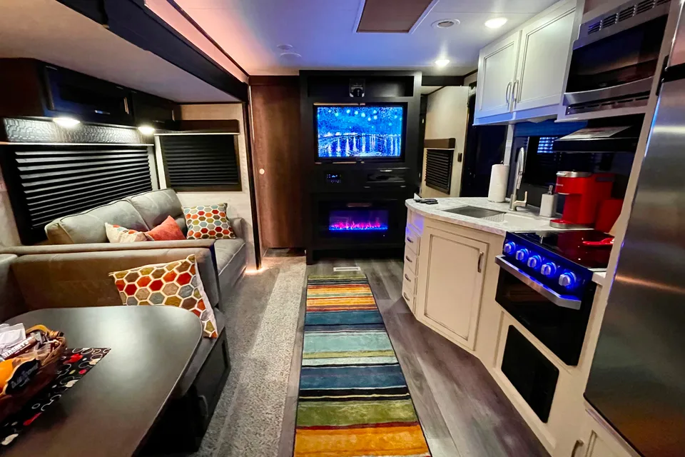 AMAZING + FUN 2BR *Jayco* (Delivery Available)