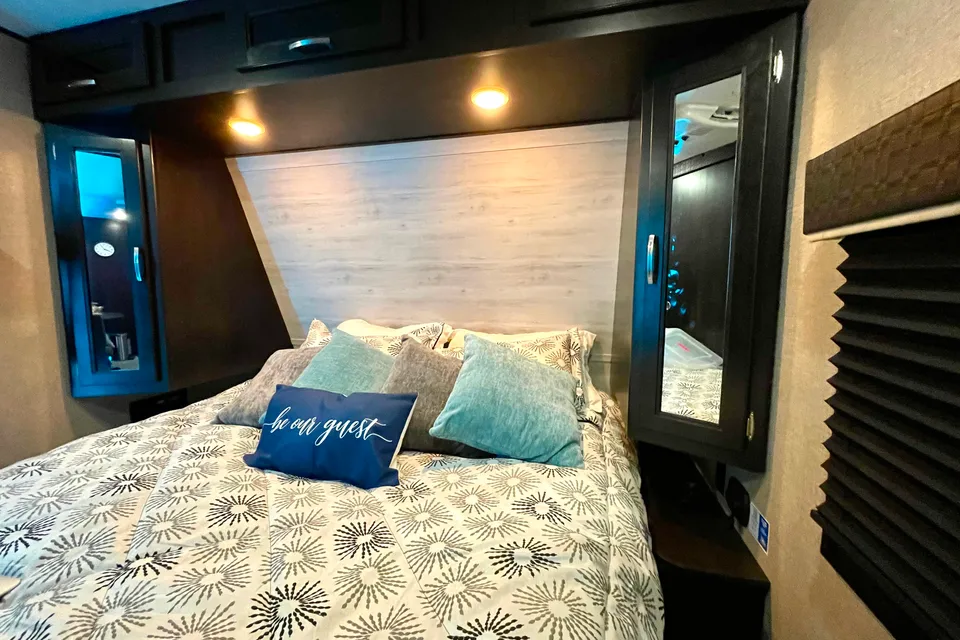 AMAZING + FUN 2BR *Jayco* (Delivery Available)