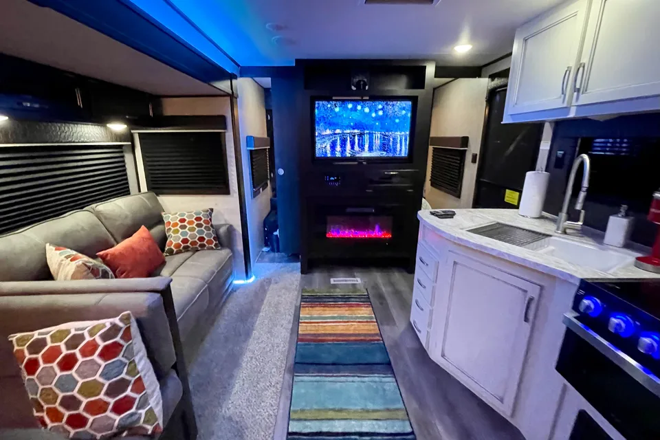 AMAZING + FUN 2BR *Jayco* (Delivery Available)