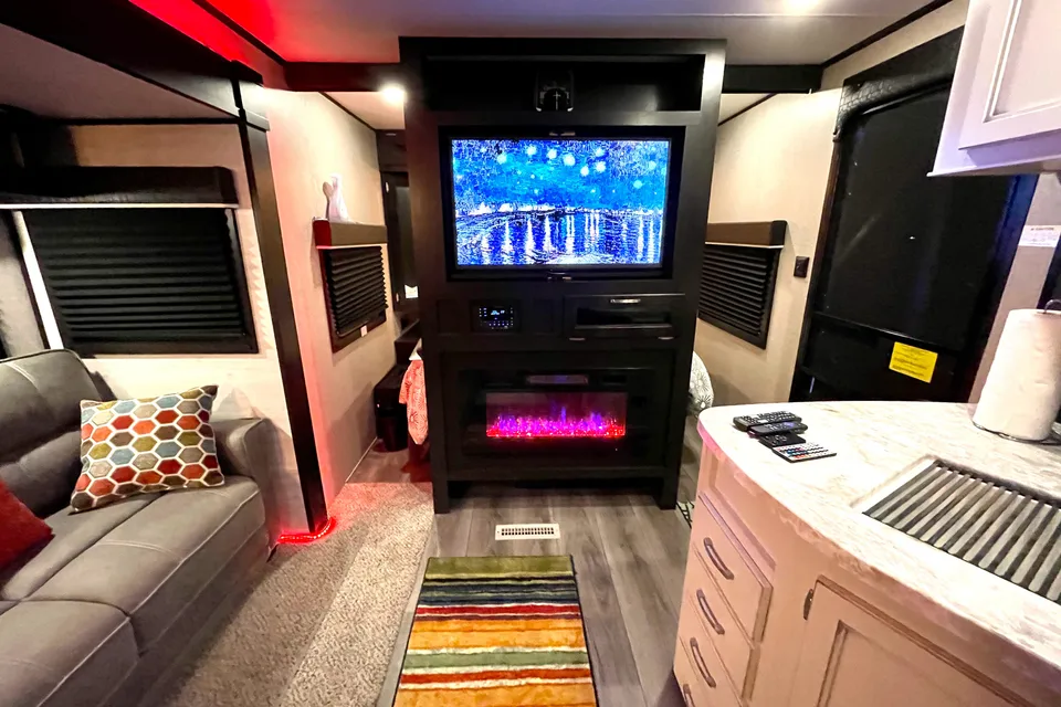 AMAZING + FUN 2BR *Jayco* (Delivery Available)