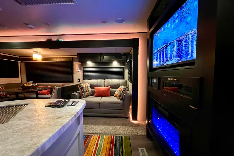 AMAZING + FUN 2BR *Jayco* (Delivery Available)