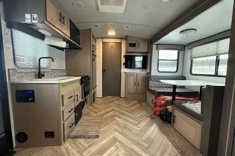 Happy Camper Shadow Cruiser 193MBS – Easy Tow, Fully Equipped