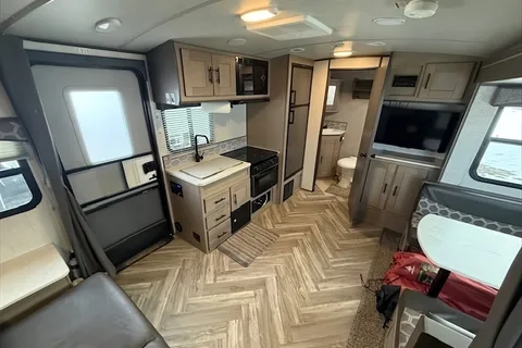 Happy Camper Shadow Cruiser 193MBS – Easy Tow, Fully Equipped