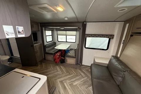 Happy Camper Shadow Cruiser 193MBS – Easy Tow, Fully Equipped
