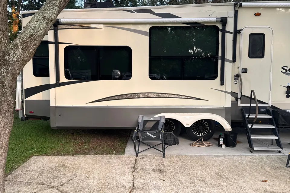 Douglas's Grand Design Solitude 385GK Fifth Wheel