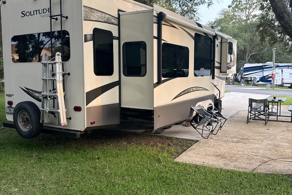 Douglas's Grand Design Solitude 385GK Fifth Wheel