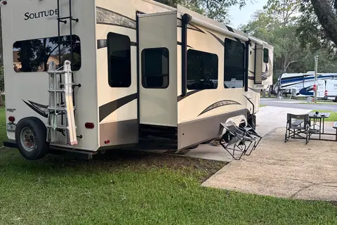 Douglas's Grand Design Solitude 385GK Fifth Wheel