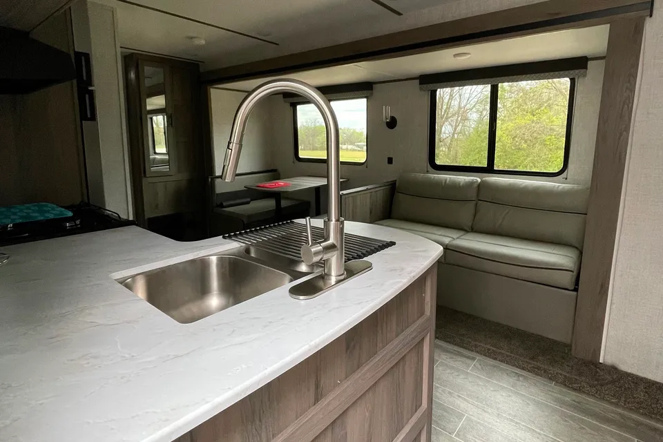 Shanna's Gulf Stream Kingsport 279bh Travel Trailer