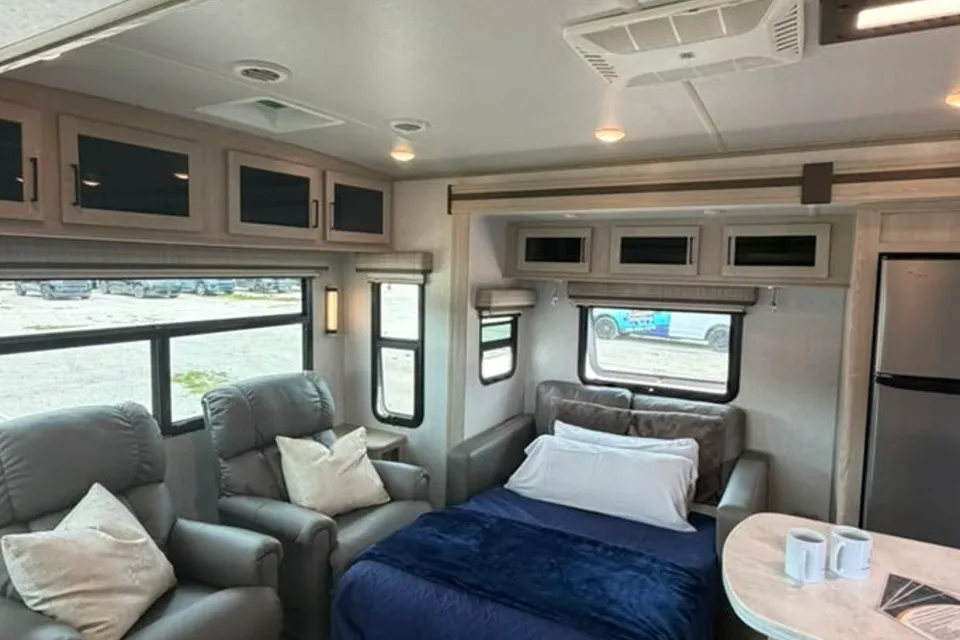 CL11 Flagstaff 832IKSB Travel Trailer