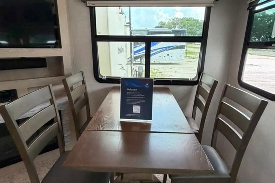 CL11 Flagstaff 832IKSB Travel Trailer