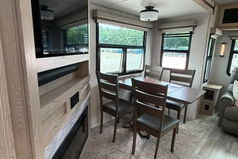CL11 Flagstaff 832IKSB Travel Trailer