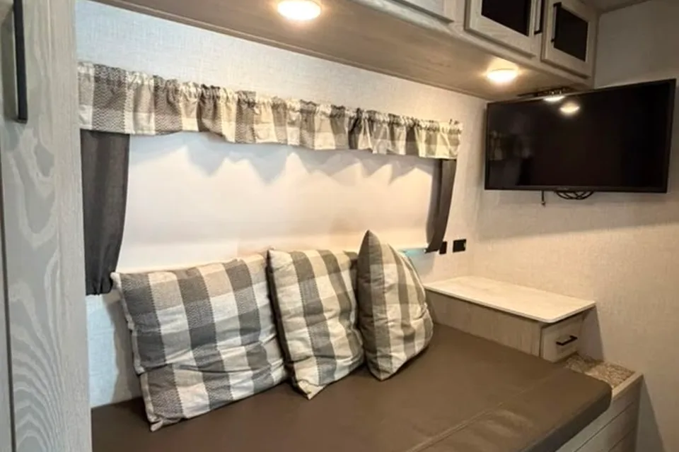 CL11 Flagstaff 832IKSB Travel Trailer