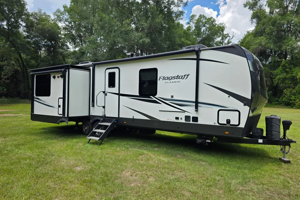 CL11 Flagstaff 832IKSB Travel Trailer