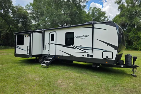 CL11 Flagstaff 832IKSB Travel Trailer