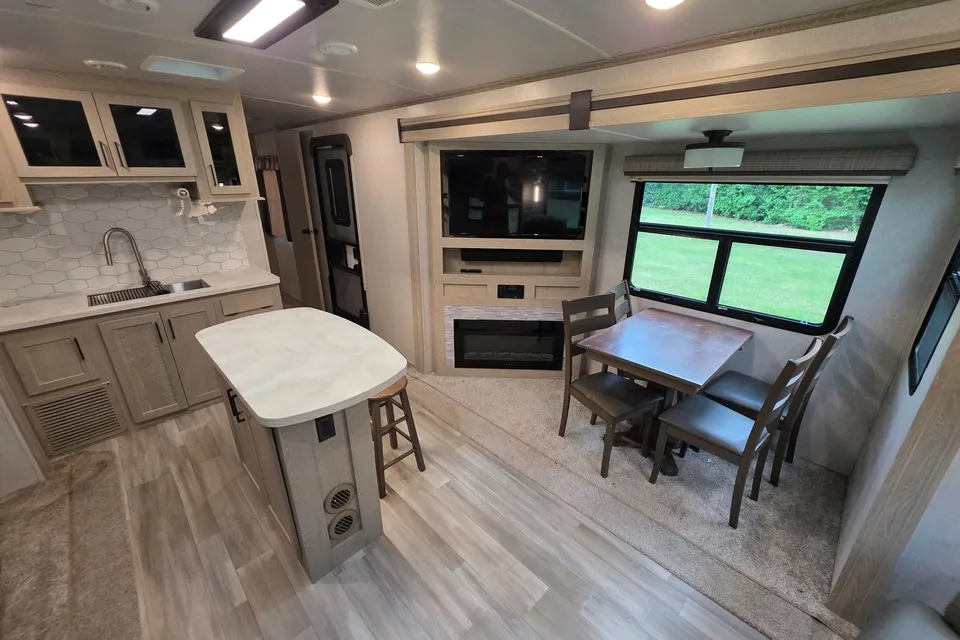 CL11 Flagstaff 832IKSB Travel Trailer