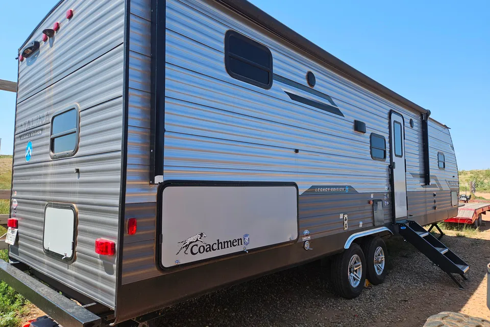 Mini Home on Wheels - 24' Coachmen Catalina Legacy