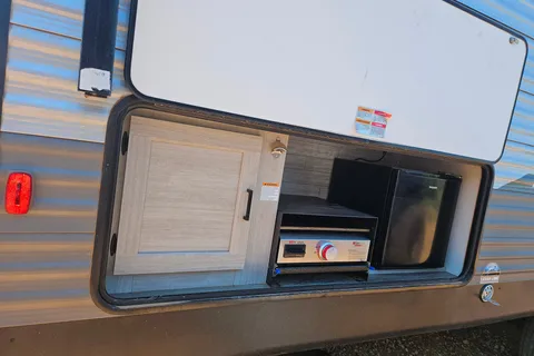 Mini Home on Wheels - 24' Coachmen Catalina Legacy