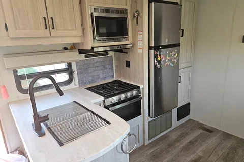 Mini Home on Wheels - 24' Coachmen Catalina Legacy
