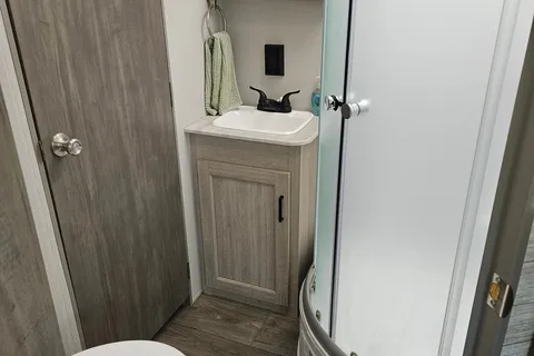 Mini Home on Wheels - 24' Coachmen Catalina Legacy