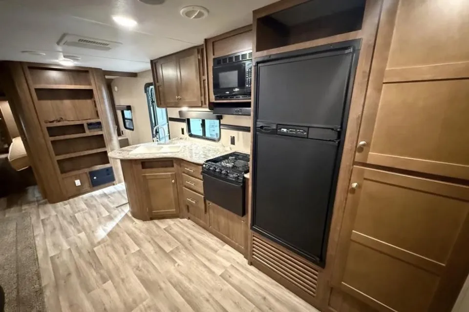 Chase's Dutchmen Aspen Trail 2810 30 4YDT28120GY922234 BH – Body Type Travel Trailer