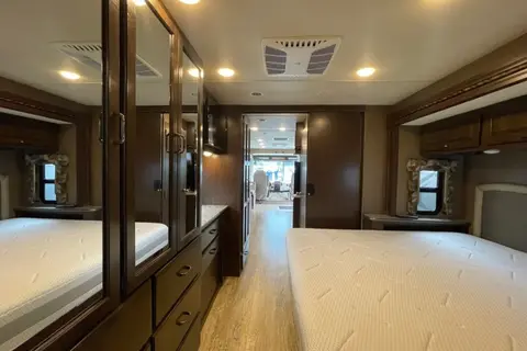 Jimmy Thor Motor Coach Hurricane Classe A