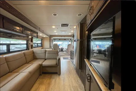 Jimmy Thor Motor Coach Hurricane Classe A