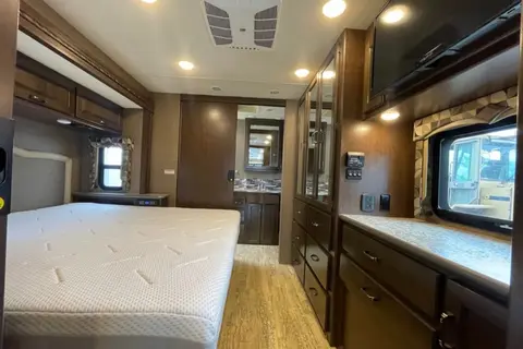 Jimmy Thor Motor Coach Hurricane Classe A