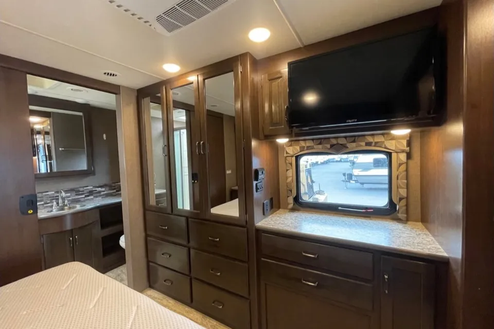 Jimmy Thor Motor Coach Hurricane Classe A