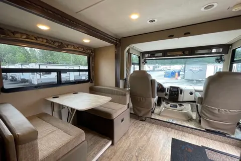 Jimmy Thor Motor Coach Hurricane Classe A