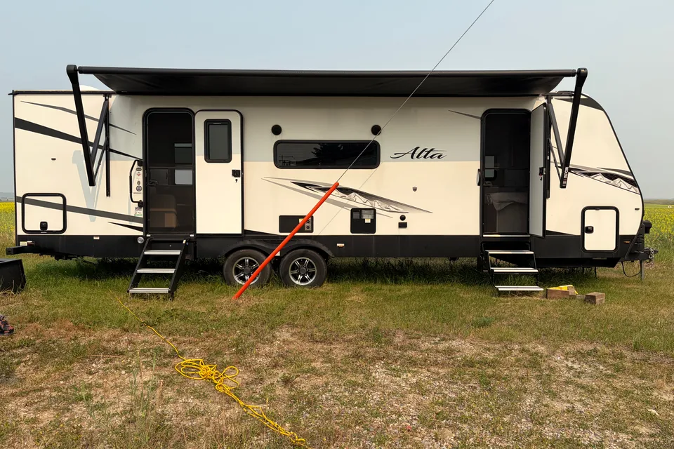 Chris's East to West 2900 Alta KBH Travel Trailer