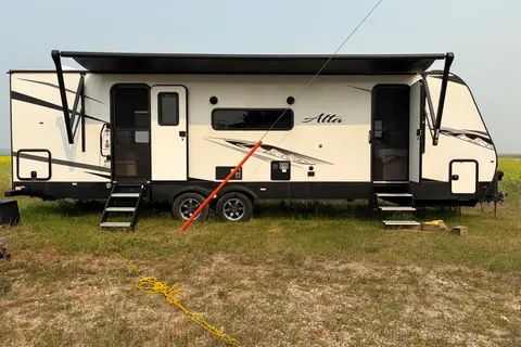 Chris's East to West 2900 Alta KBH Travel Trailer